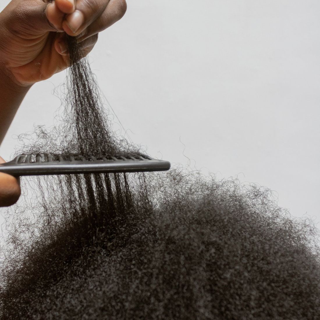 Cheveux crépus : pourquoi éviter les silicones ?