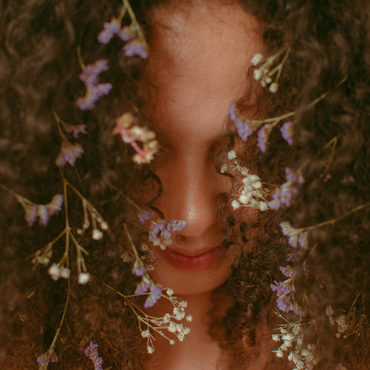 Routine capillaire naturelle : 5 bonnes raisons d’y passer (et comment réussir la transition)