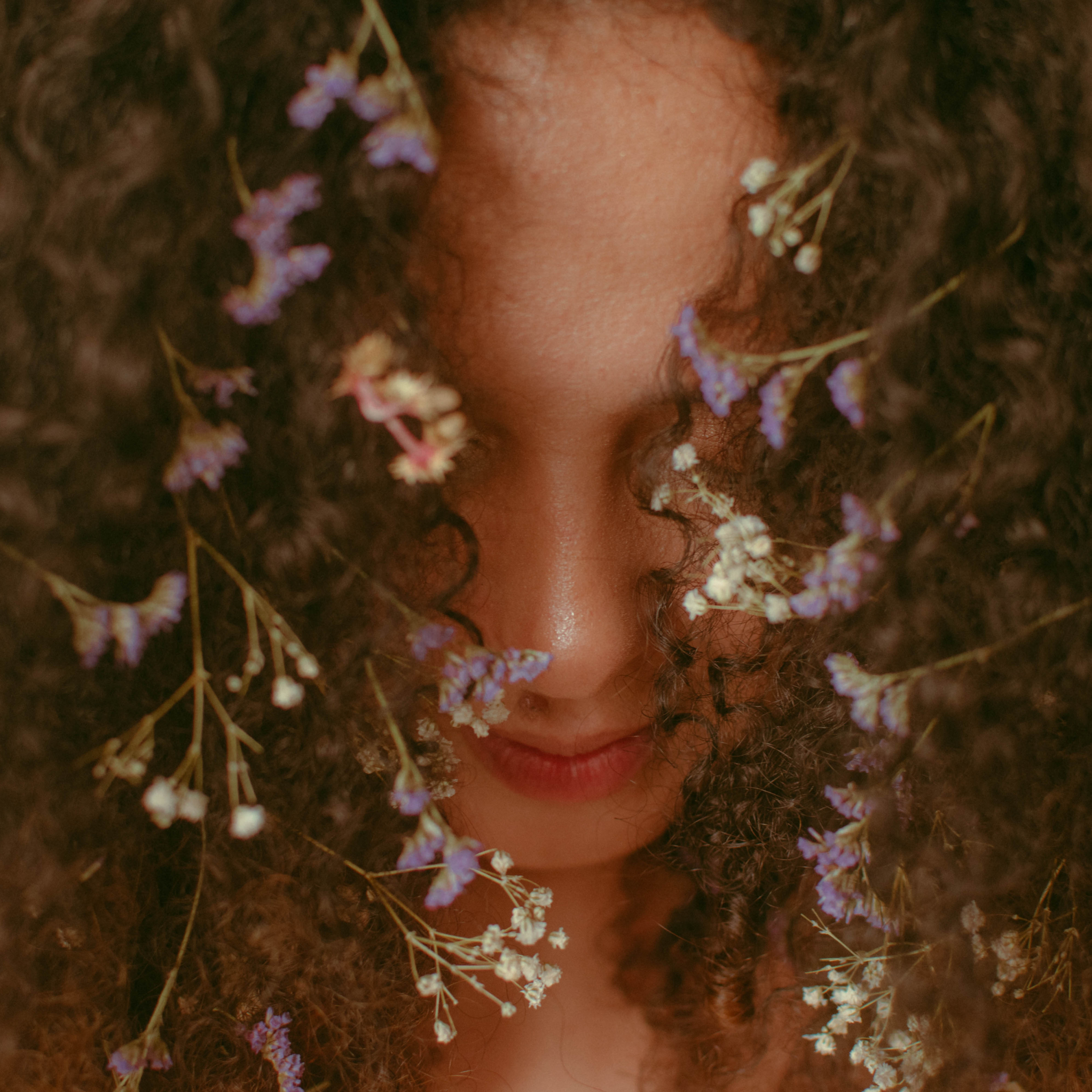 Routine capillaire naturelle : 5 bonnes raisons d’y passer (et comment réussir la transition)